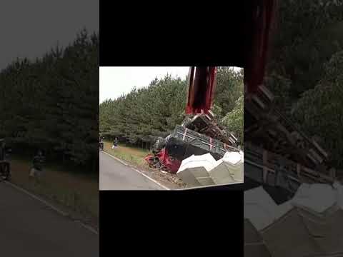 ⚠️ Caminhão tomba na descida para Ibema em Turvo – Paraná