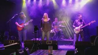 Sweet Child O’ Mine by Guns-N-Roses – Sly Fox February 2018