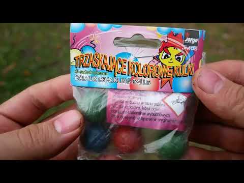 trzaskające kolorowe kulki