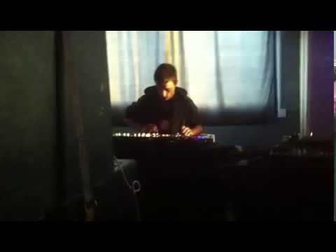 17 Dicembre - 12 ore tekno special guest MALA Addictik ➡ Maestrotek live at 08:30!! (Korg Emx/Esx)