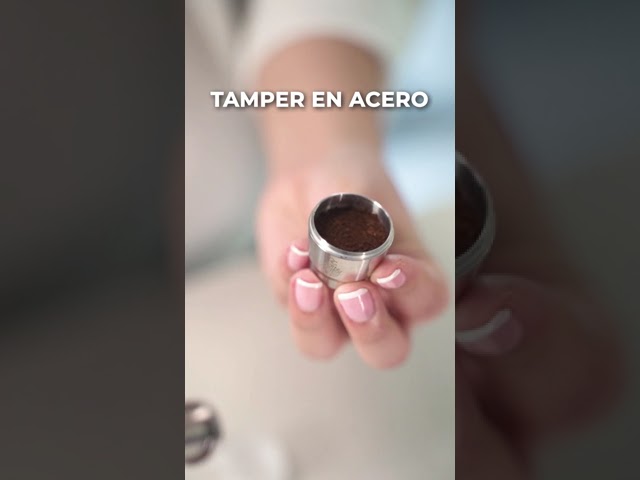 Vídeo relacionado con Baroni Home Reciclador de cápsulas de café Nespresso y compatibles de Aluminio, ecológico, Accesorio ecológico para estación de café, 5x4x17 cm, (Blanco)