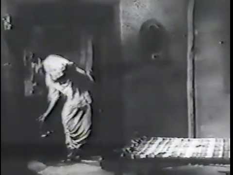 Original  Ek Chatur Naar Kar Kar Singaar (by Ashok Kumar in Jhoola)