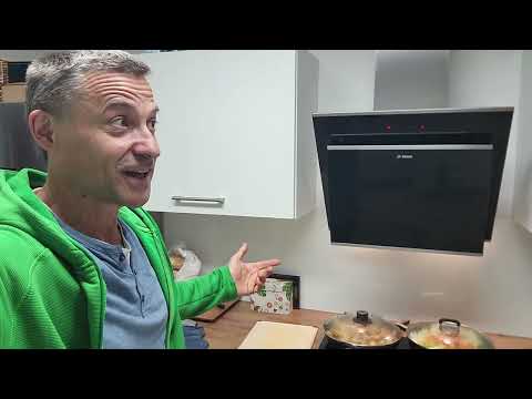 👨‍🍳 Schräge Dampfabzugshaube halb offen verwenden. Bosch Dunstabzug über Induktionsherd.