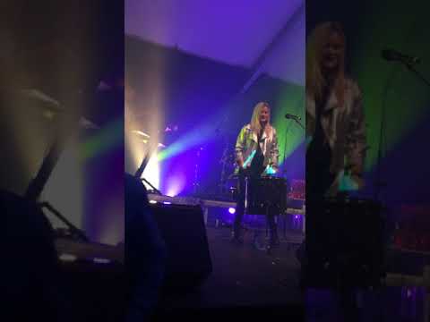 Sandra Lyng - Play My Drum