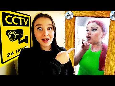 Schwester hinter einem Spiegel beobachten ! 😂🏡 (geheimer Raum) - Celina