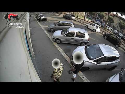 Gang di Arezzo: le immagini che smascherano i violenti