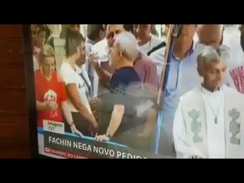 LULA BÊBADO NA MISSA???? DERAM O BOTE NA GARRAFINHA DE SUCO DE CANAL DO CONDENADO???