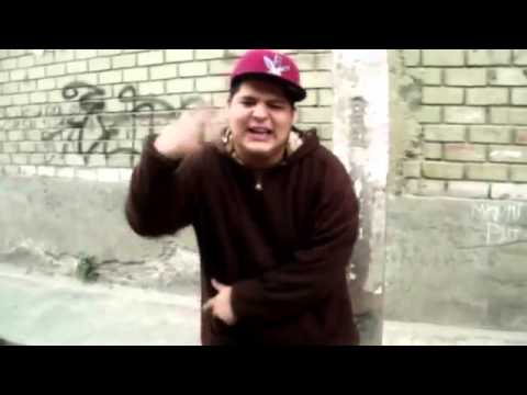 HOMIECIDIO BANDO   ESCUCHA LO QUE SE SIENTE   VIDEOCLIP OFICIAL)