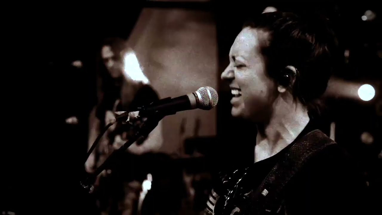 PARALANDRA "Give Me A Reason" (Official Video)