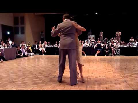  Analía Centurión  and  Gabriel Missé  are  dancing  to  the  tango  "  Como Se Muere De Amor  "