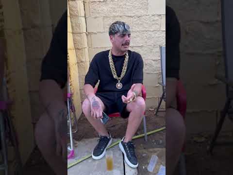 EL BOBO DE LAS 3000 QUE BONITO SE LO CANTA