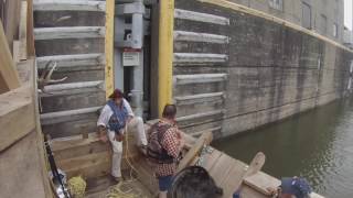 Flatboat Patience, Ohio river Lock
