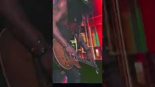 Download lagu Slash making cool sounds in Welcome to the Jungle - Hollywood FL - 10/03/2021 mp3