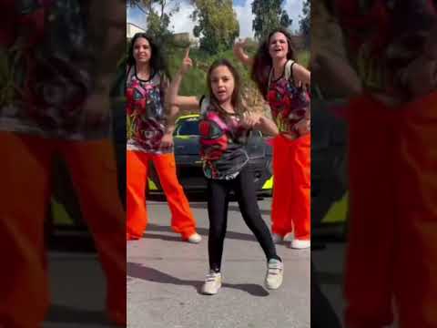 هون بعمر ال ٥ سنين كان أول فيديو كليب ليارا 😍❤️أغنية مايا نعمة و فرانسوا كامل #ما_بعيش_أنا_من_دونك