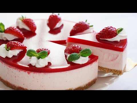 Beautiful Strawberry cake 🍓 / Homemade strawberry puree / Without oven / Eggless Recipe