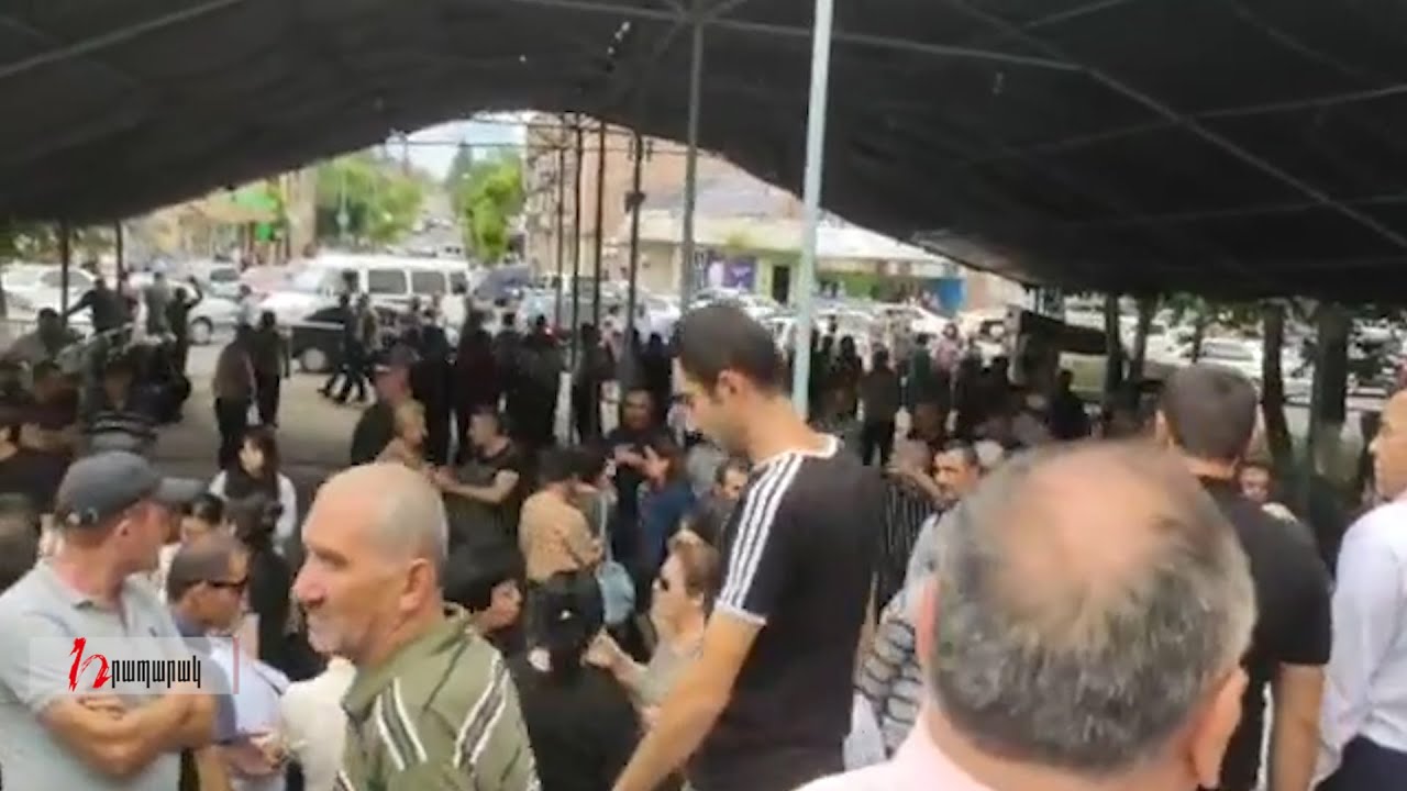 Եկել հարձակվում են մեր վրա, չեն թողնում` խոսենք. Արզաքանցյանը` Չարենցավանում