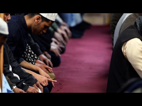 Cili është gjykimi i lëvizjes së gishtit në namaz ? - Dr. Imam Ahmed Kalaja