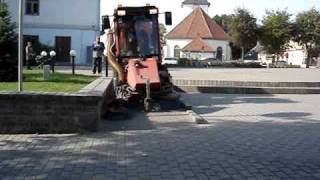 preview picture of video 'Antonio Carraro SP4400HST street vacuum sweeper www.ferrus.lv'