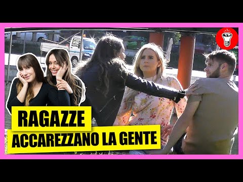 Ragazze Accarezzano La Gente - theShow