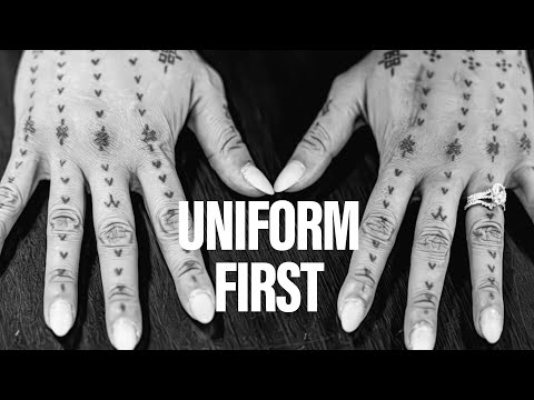 Samoan soldier becomes first to display traditional hand tattoos