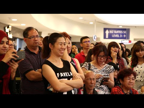 Look how these street dancers improvised K-POP - Daddy by PSY