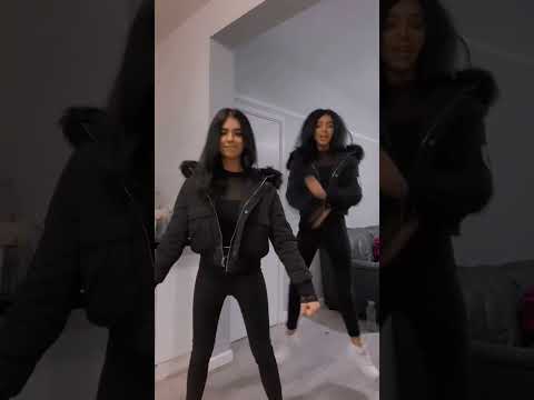 Pura London Thumakda | #TeamVleenam | #Shorts | #TikTok | #Reels | #Reel | #Twins | #Twin | #Dance |