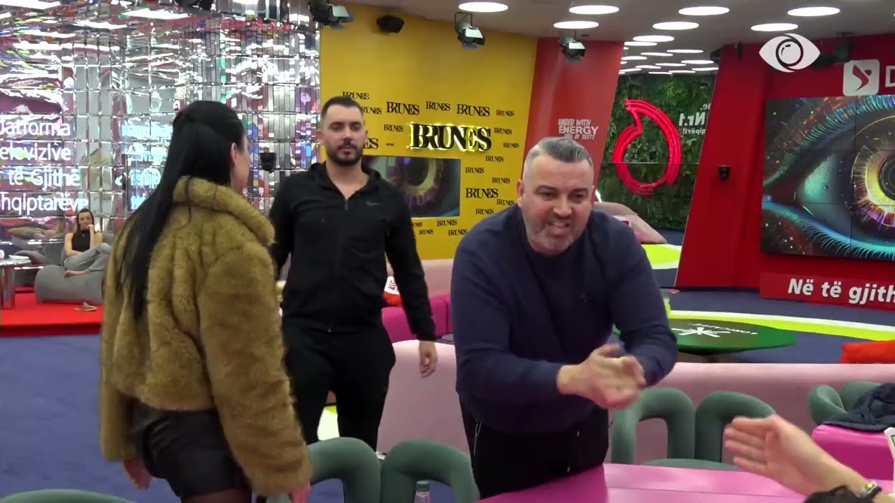 “Je i lehtë për t’u blerë o budalla”/ Rogerti ‘përplaset’ ashpër me Mirin për Selin: O injorant, ke pranuar incestin në familje…