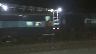 preview picture of video 'Intercity exp. Arriving in Maihar,Train is so short #Railfanning.'