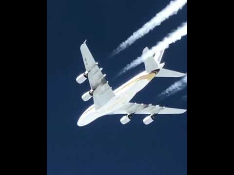 Contrails from this Airbus A380 flying...