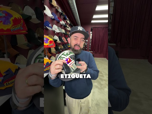 Vídeo relacionado con MERCHANDMANIA Pack 2 Gorras Negras Cinta Casette Retro Vintage futurista Friki Gamer Cap