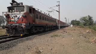 preview picture of video 'Mix rake of LHB and ICF with Ahmedabad Mumbai Central Passenger'