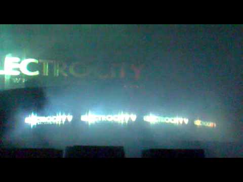 Sander van Doorn b2b Marco V @ Electrocity V 14.08.2010 1/6