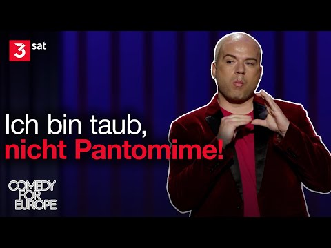 Okan Seese: Warum Taube Dolmetscher brauchen? Weil IHR nicht gebärden könnt! | Comedy for Europe