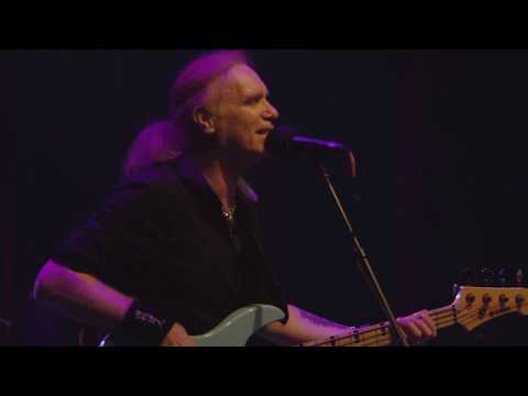 The Winery Dogs - I'm no Angel / Elevate (Dog Years - Live In Santiago)