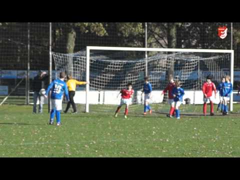 voetbalwedstrijd Hoeven D3 - Rood-Wit D3