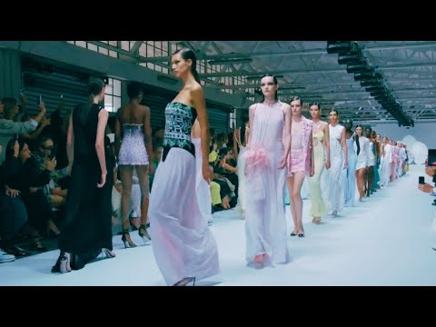 FASHION SHOW (GENNY SPRING SUMMER COLLECTION READY-TO-WEAR COLLECTION, SS25 | MILAN FASHION WEEK)