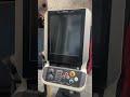 Riproduci video