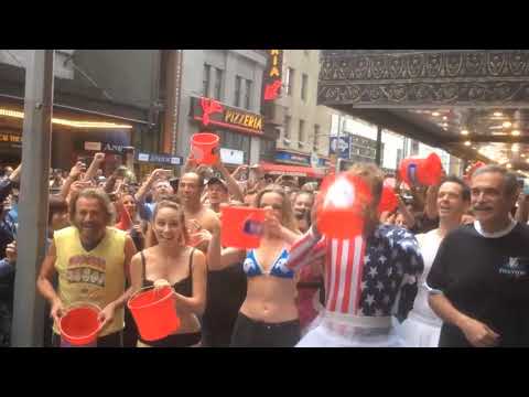 THE PHANTOM OF THE OPERA Cast Gets Soaked for ALS