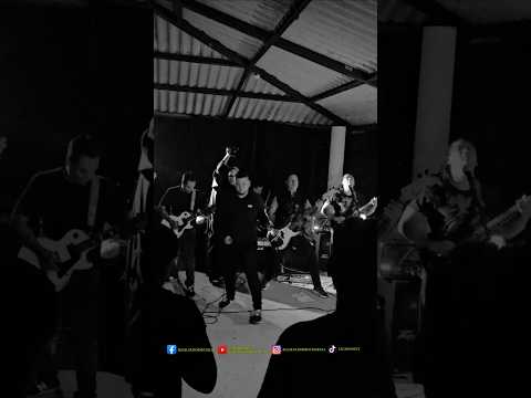 La banda de Heavy Metal Pegasso en su presentación en Dulce Nombre de María, Chalatenango