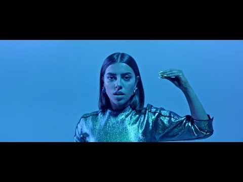 Alizzz, Paula Cendejas - Otro Lugar (Video Oficial) feat. Larios