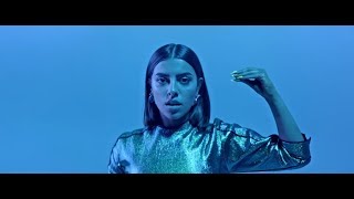 Alizzz, Paula Cendejas - Otro Lugar (Video Oficial) feat. Larios