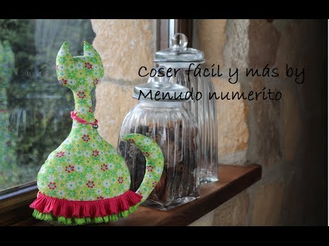 Un gato de trapo, un peluche o un sujeta puertas. ¿Qué prefieres?