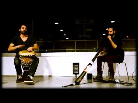 Didgeridoo y Djembe (Marcos Úbeda y Christian dehugo)
