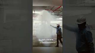 Por que eles detonam sprinklers de incêndio? 🤔 #curiosidades #fatoscuriosos #shorts