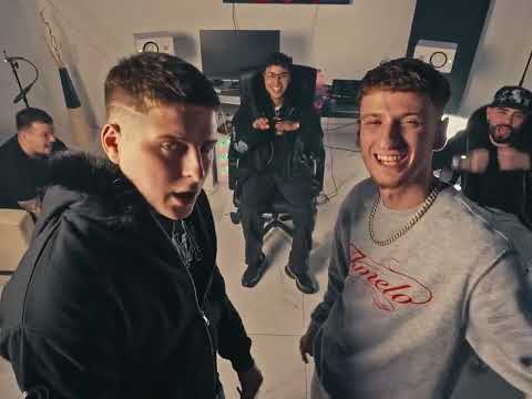 La mano de oro and 3 more