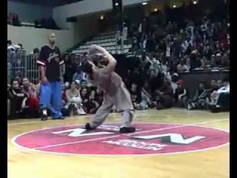 Salah le meilleur danseur du monde!! ouioui!.flv