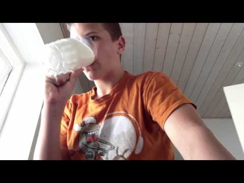 Skal drikke et stort glas mælk på under 12 sekunder