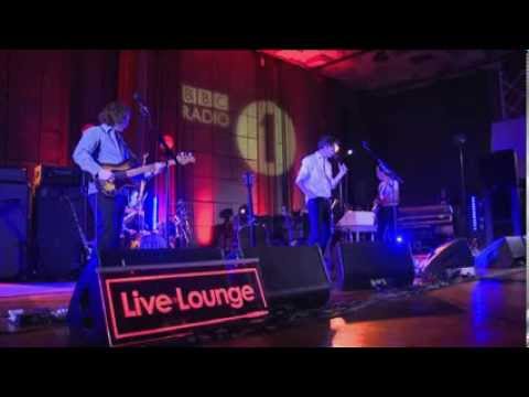 Arctic Monkeys – Hold On We’re Going Home (Drake) in the Live Lounge