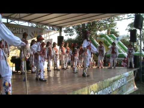 Ansamblul "Trandafirul din Ungheni" la Ziua Comunei Ungheni-Arges 2012