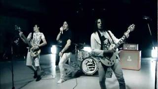 moulin rose - Crash into me (official music video)